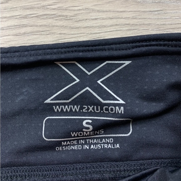 2XU Ignition Black Dotted Compression 7/8 Leggings - Picture 9 of 14